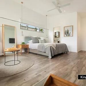 **** Resort Aloha Australia